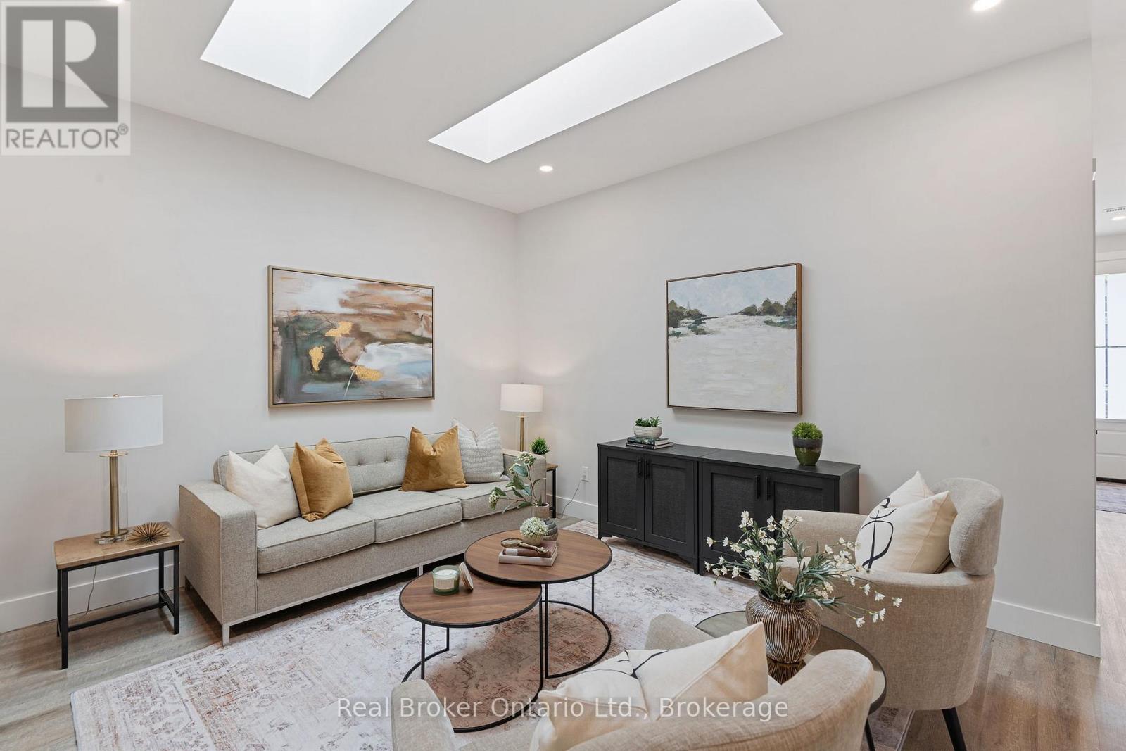 Photo 2 of 71 Balfour Street, Brantford ON