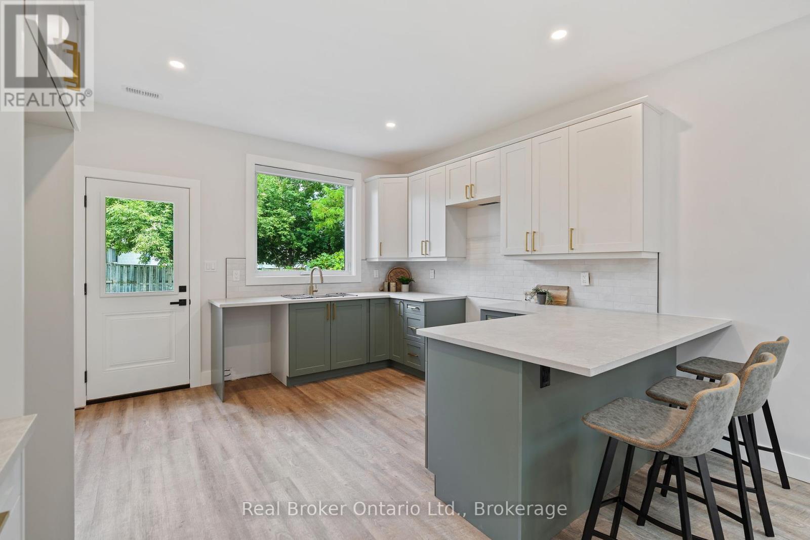 Photo 29 of 71 Balfour Street, Brantford ON