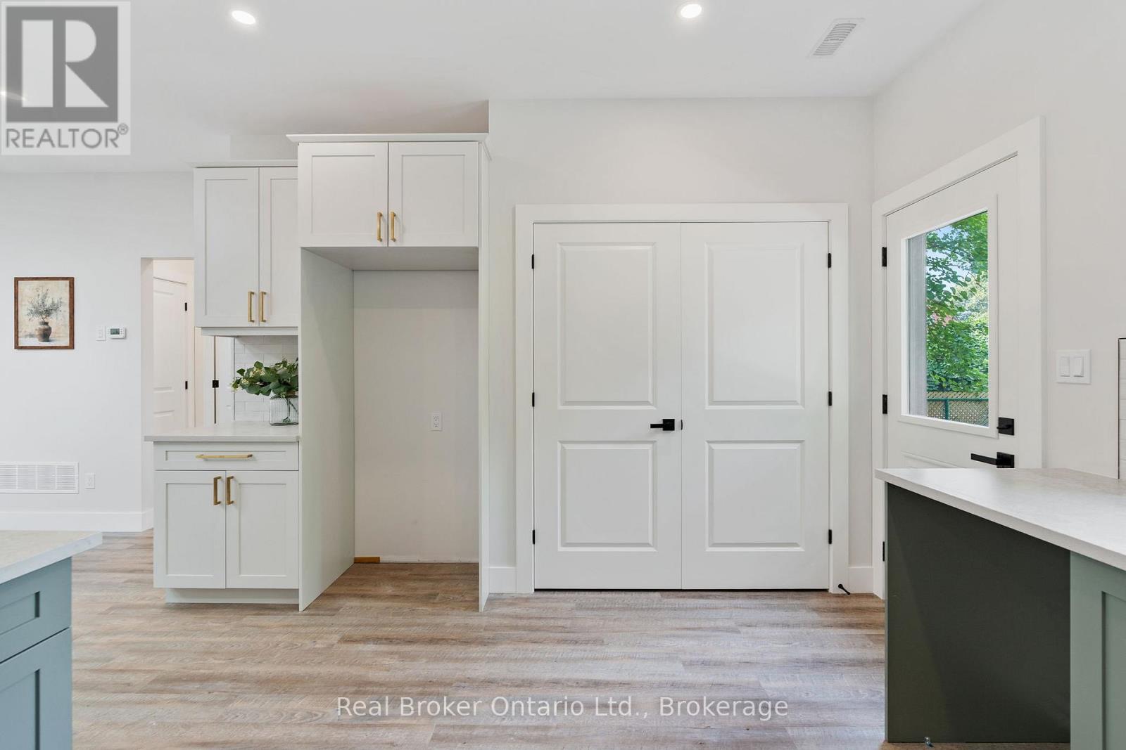 Photo 3 of 71 Balfour Street, Brantford ON