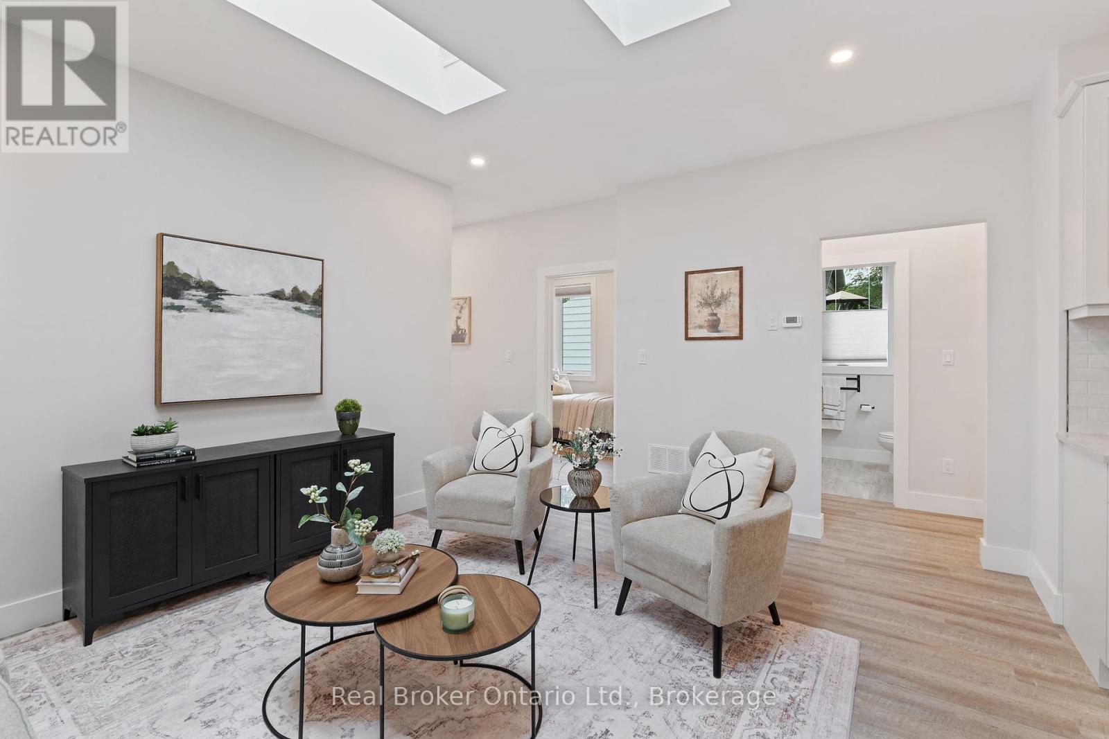 Photo 4 of 71 Balfour Street, Brantford ON