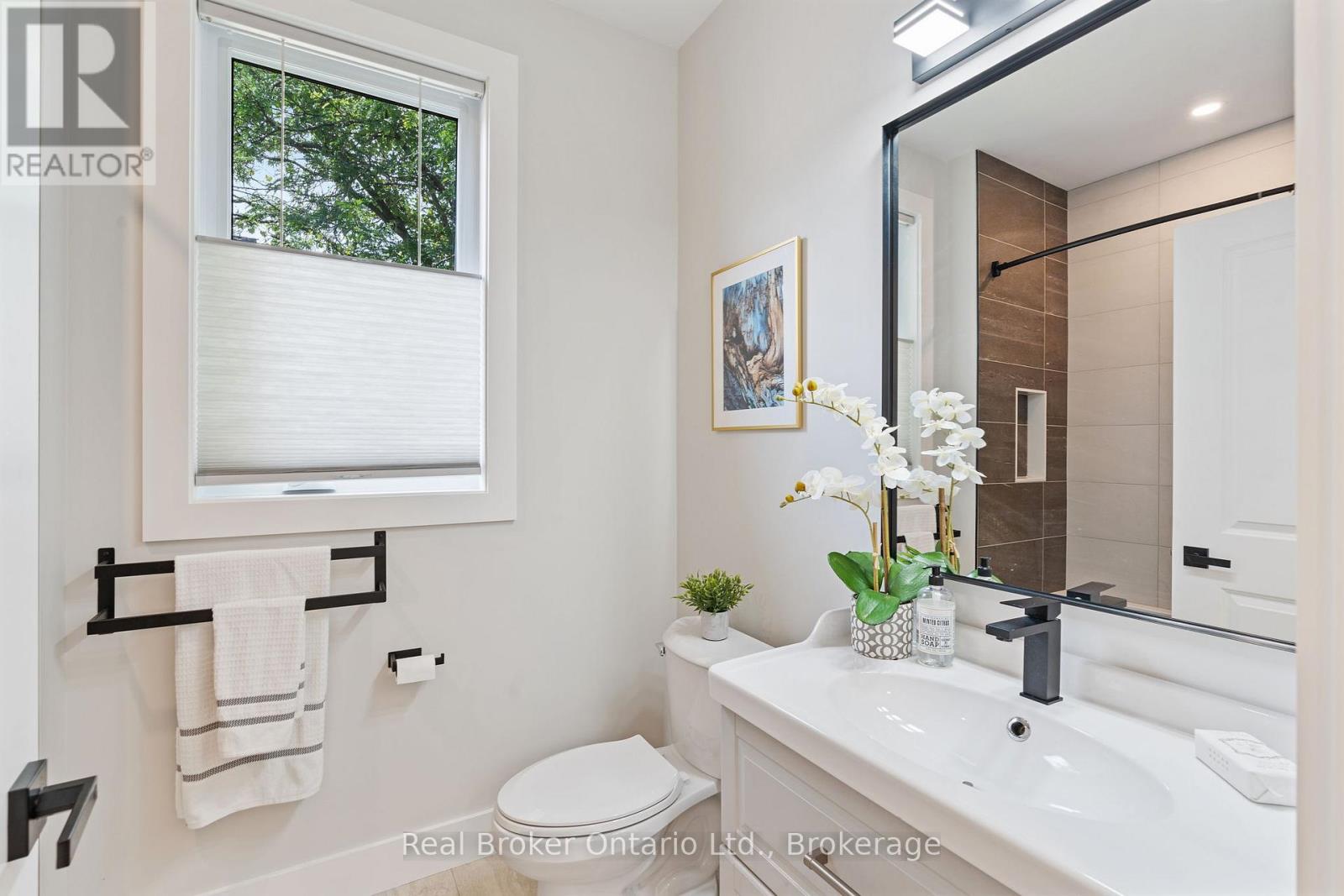 Photo 27 of 71 Balfour Street, Brantford ON
