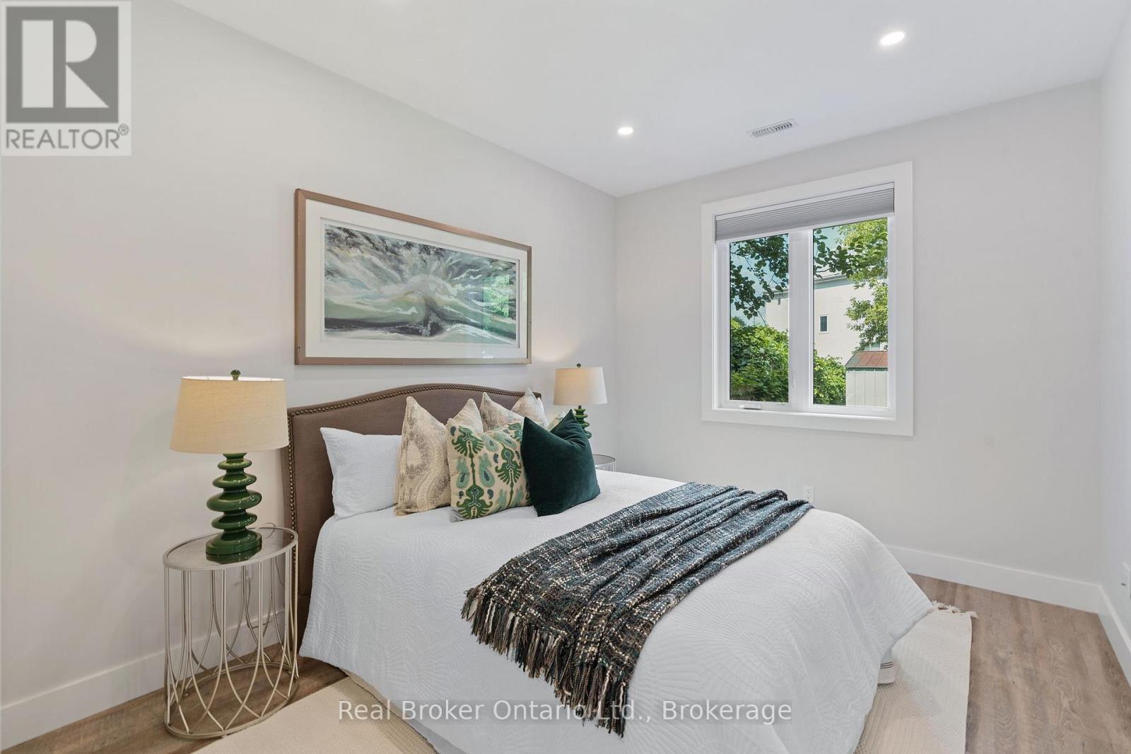 Photo 11 of 71 Balfour Street, Brantford ON