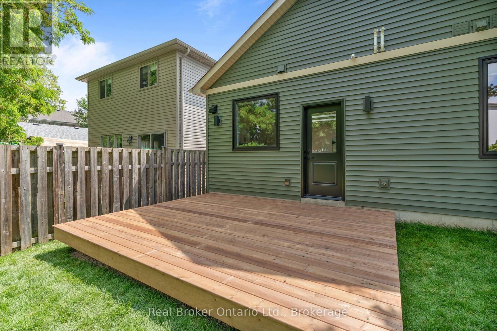 Photo 10 of 71 Balfour Street, Brantford ON