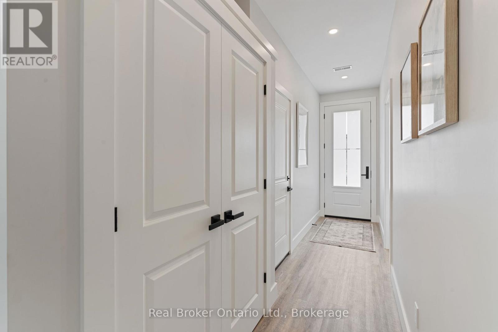 Photo 12 of 71 Balfour Street, Brantford ON
