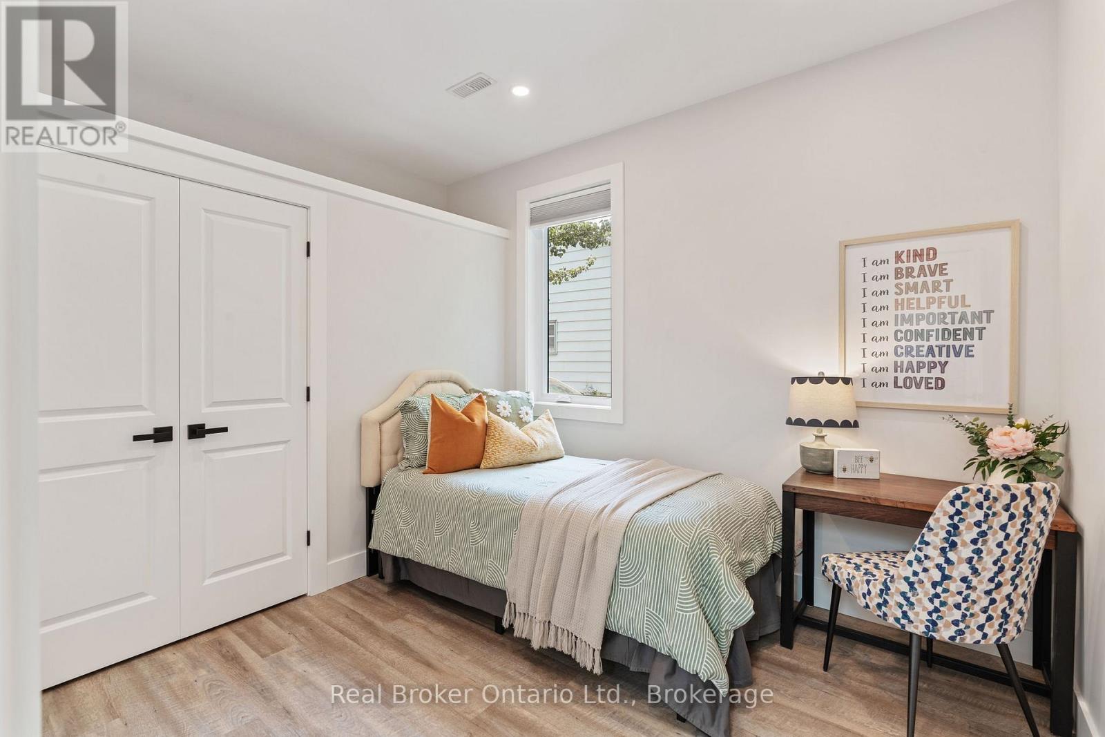 Photo 17 of 71 Balfour Street, Brantford ON