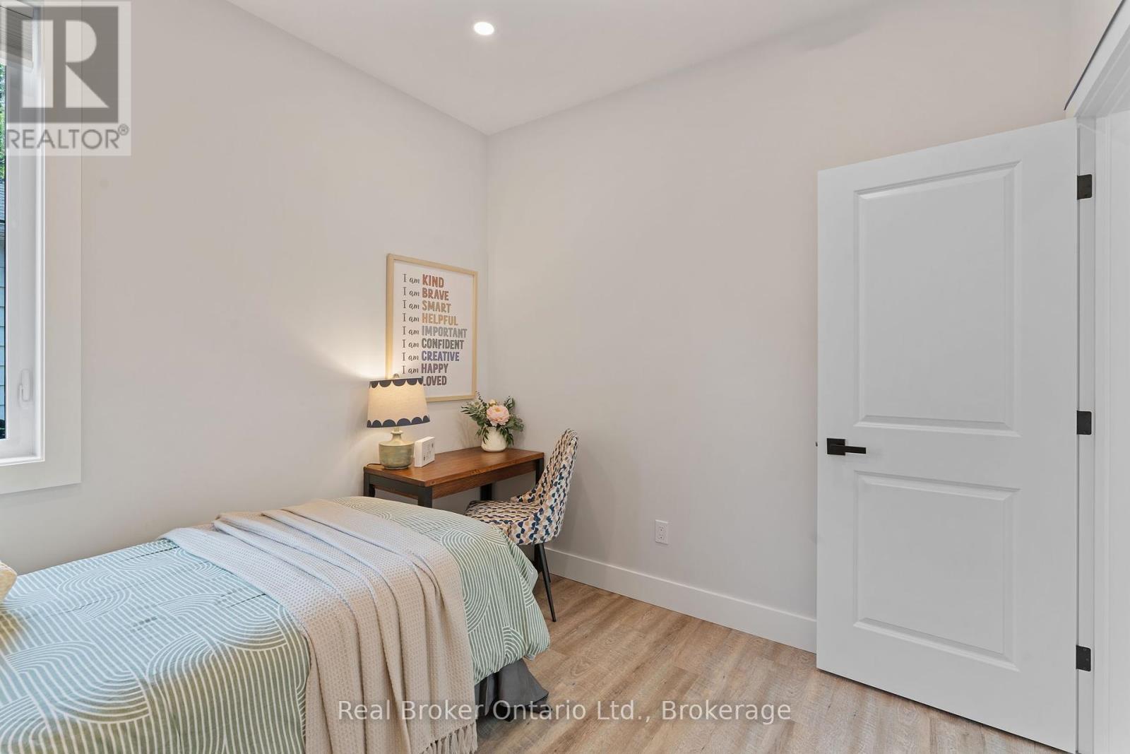 Photo 23 of 71 Balfour Street, Brantford ON