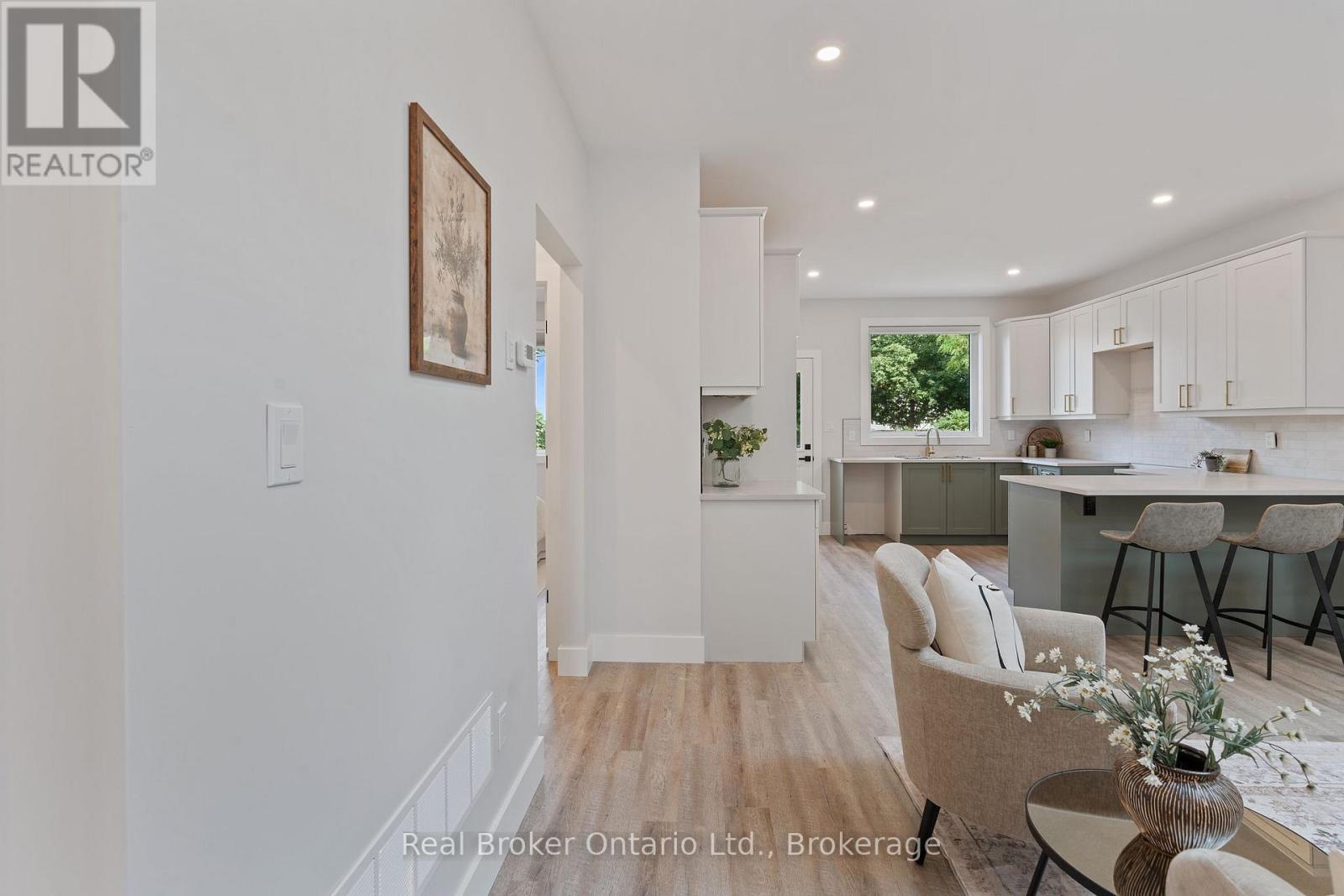 Photo 15 of 71 Balfour Street, Brantford ON