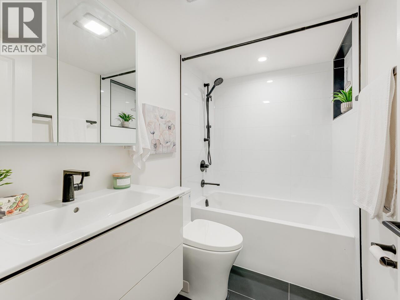 Photo 17 of 204 2181 W 12 Th Avenue, Vancouver BC