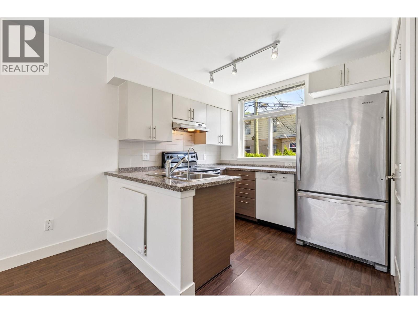Photo 22 of 204 5632 Kings Road, Vancouver BC