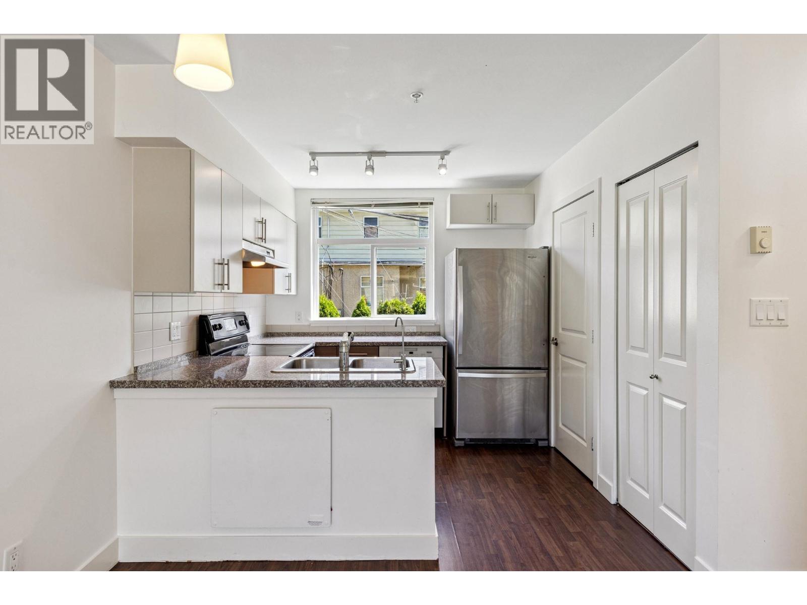 Photo 9 of 204 5632 Kings Road, Vancouver BC