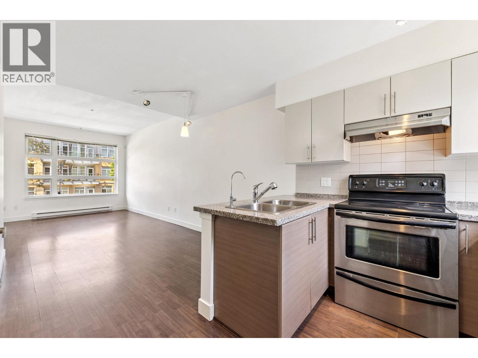 Photo 5 of 204 5632 Kings Road, Vancouver BC