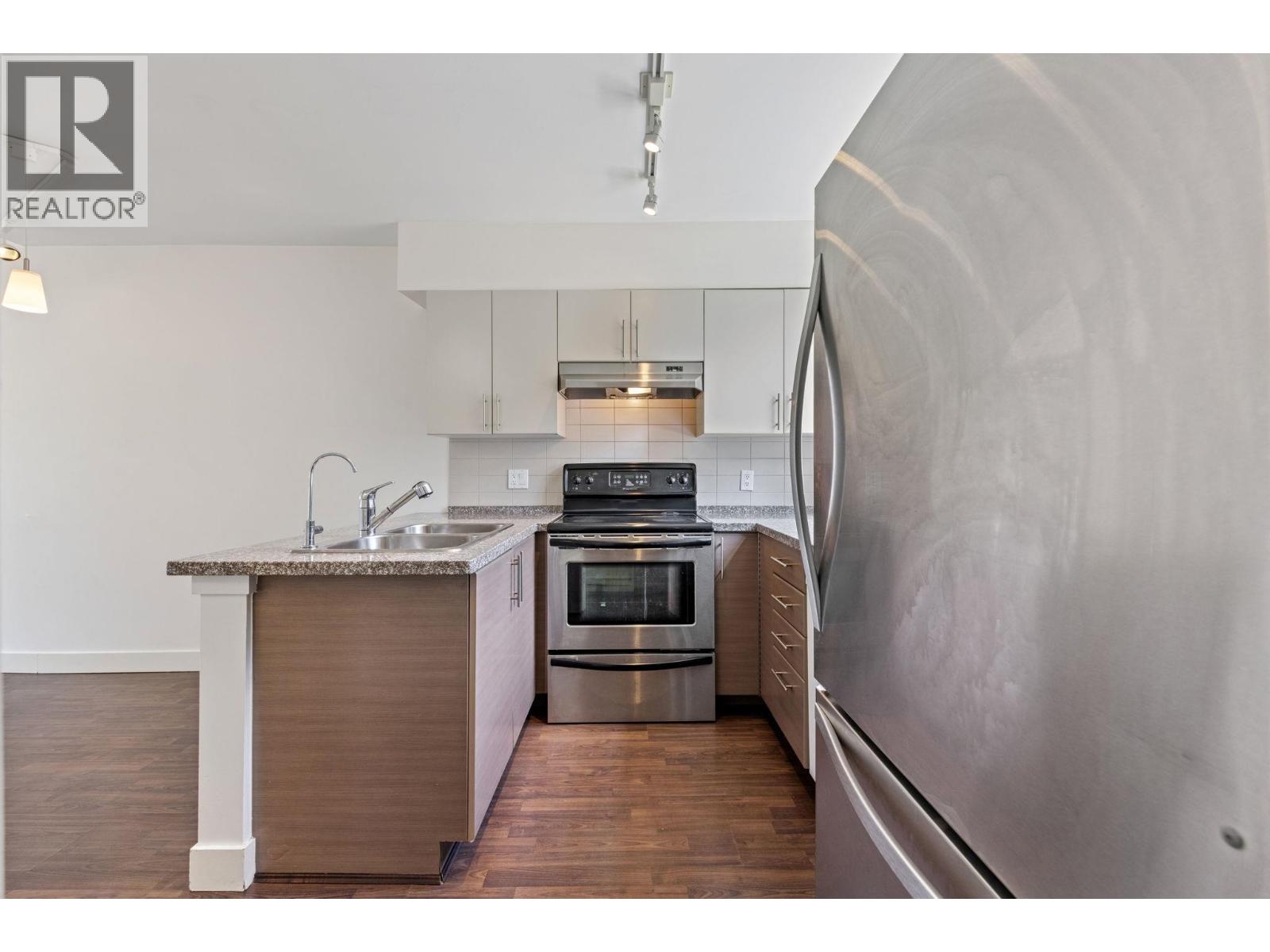 Photo 24 of 204 5632 Kings Road, Vancouver BC