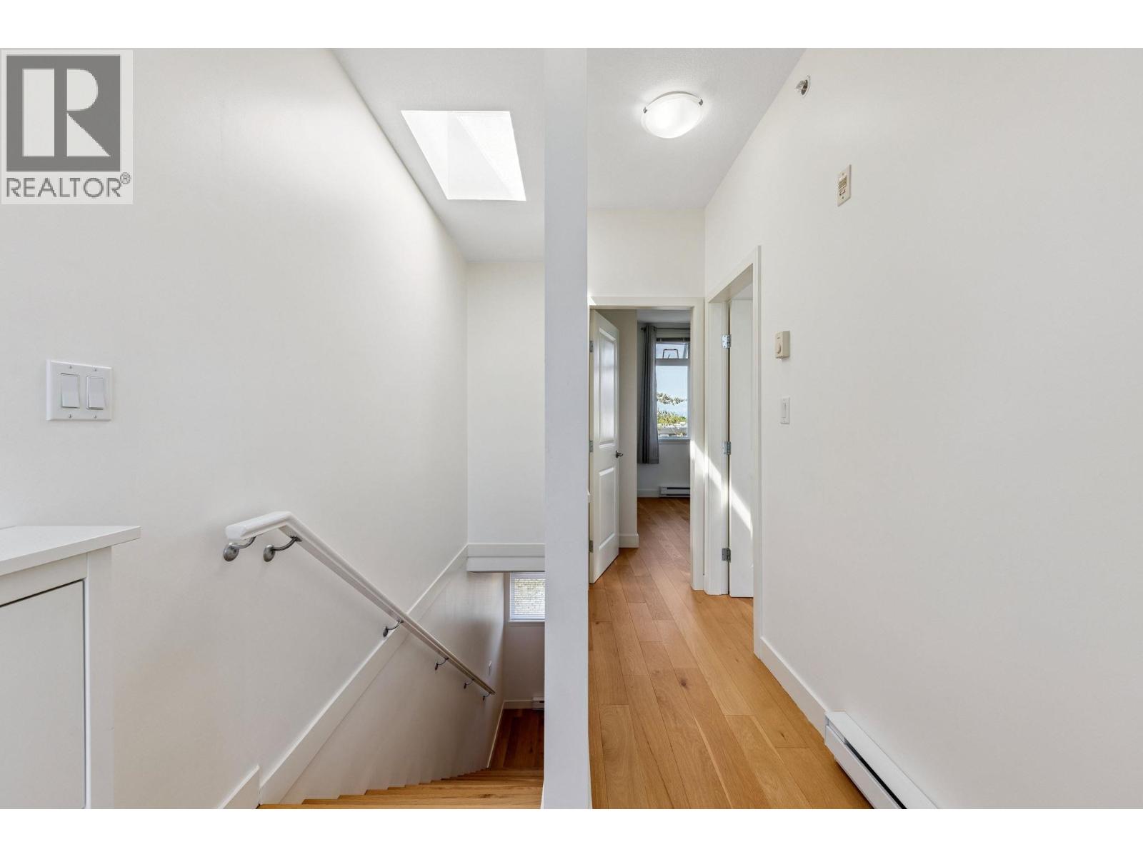 Photo 2 of 204 5632 Kings Road, Vancouver BC