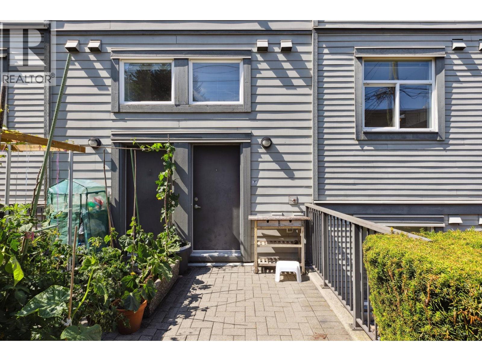 Photo 4 of 204 5632 Kings Road, Vancouver BC