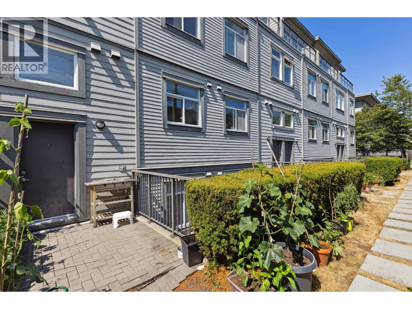 Photo 32 of 204 5632 Kings Road, Vancouver BC