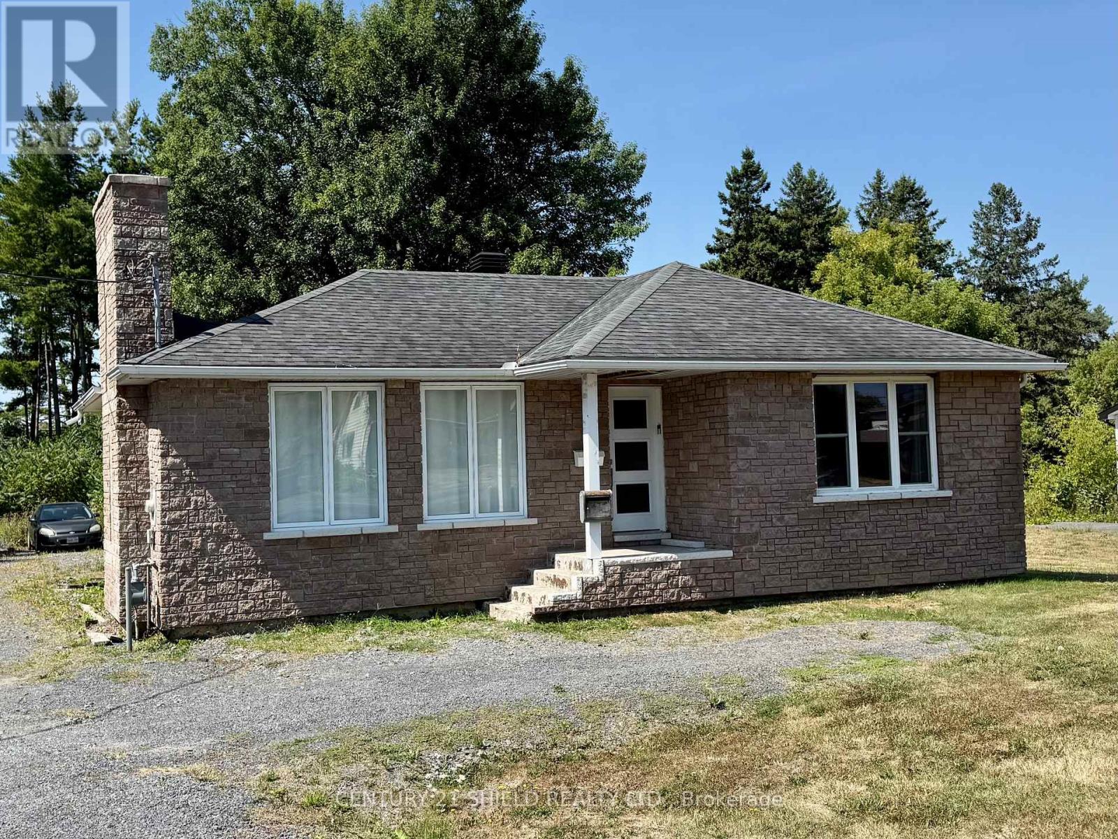 Photo 3 of 2158 Pitt Street, Cornwall ON