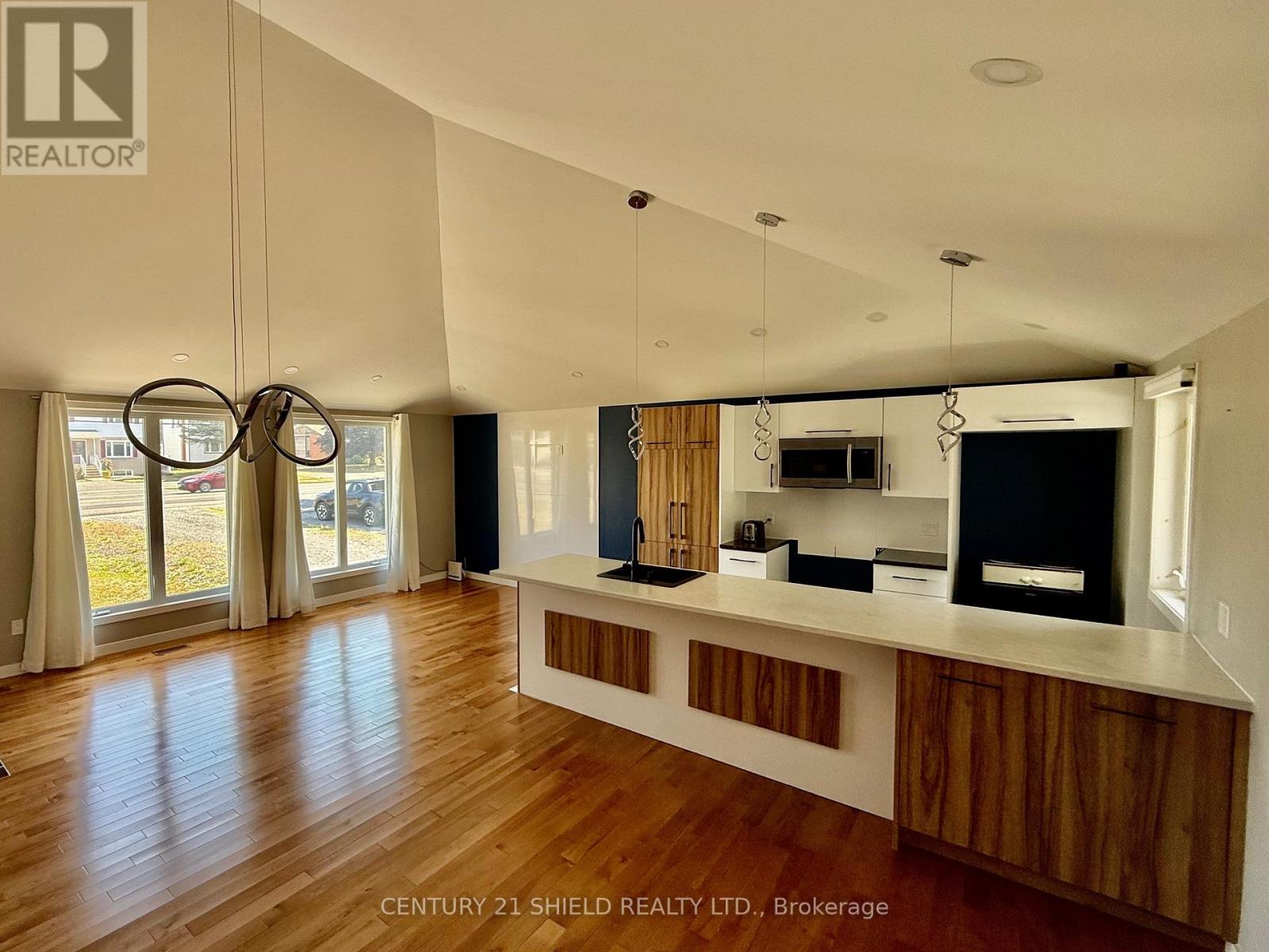 Photo 4 of 2158 Pitt Street, Cornwall ON