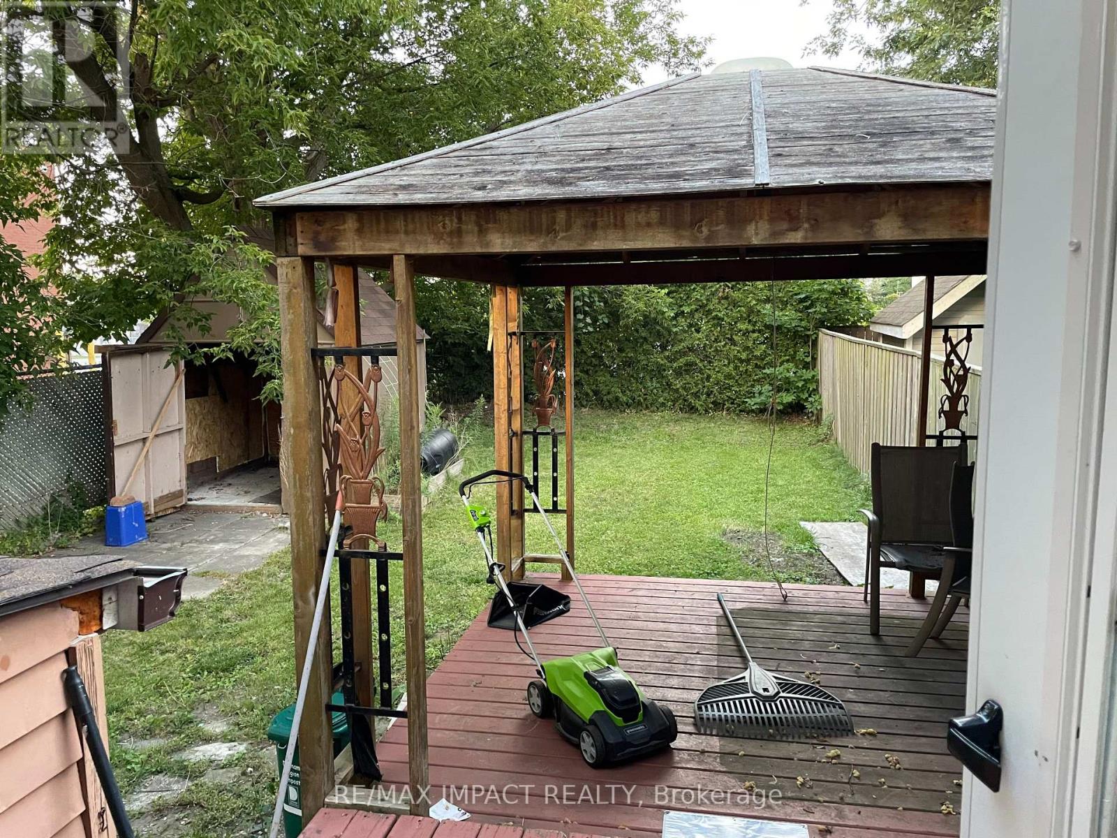 Photo 2 of Upper 957 Glen Street S, Oshawa ON