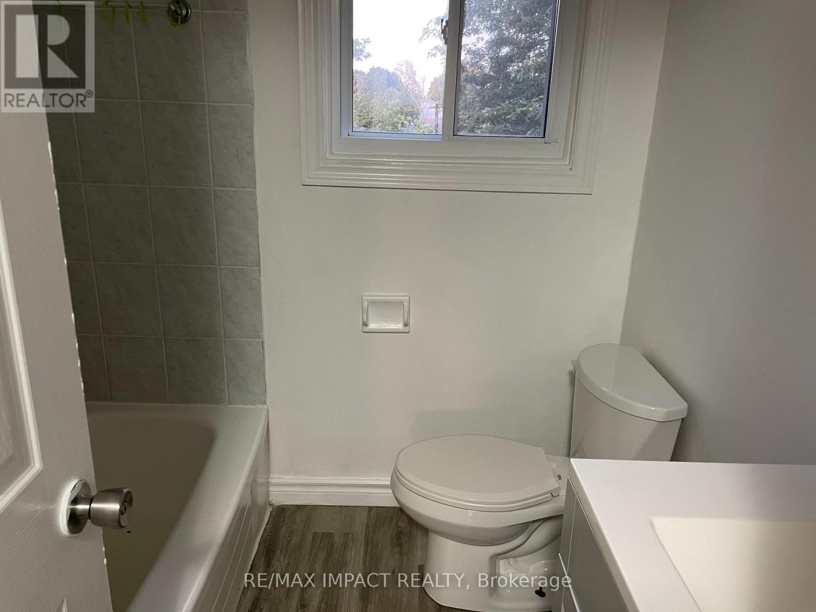Photo 9 of Upper 957 Glen Street S, Oshawa ON