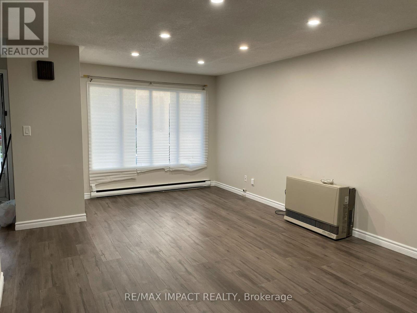 Photo 4 of Upper 957 Glen Street S, Oshawa ON
