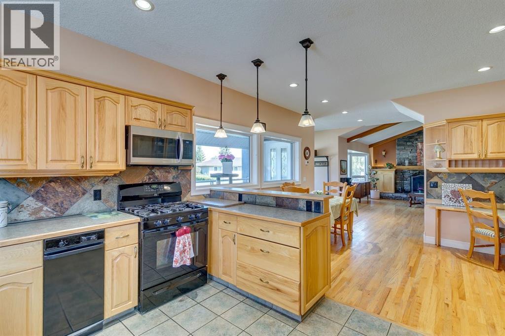 Single Family House 4 Level for Sale in  Sackville Drive SW Southwood Calgary 