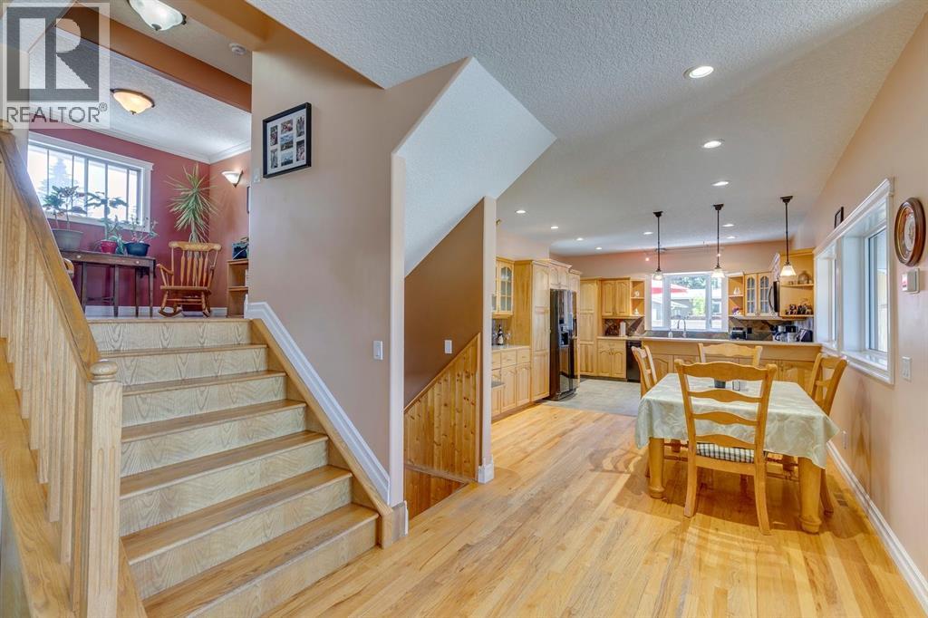 Single Family House 4 Level for Sale in  Sackville Drive SW Southwood Calgary 