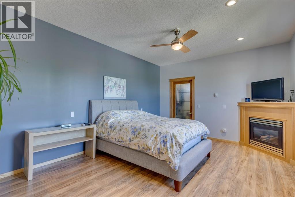 Single Family House 4 Level for Sale in  Sackville Drive SW Southwood Calgary 