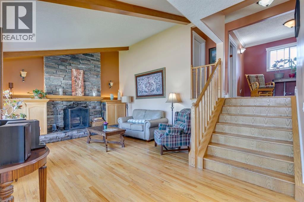 Single Family House 4 Level for Sale in  Sackville Drive SW Southwood Calgary 