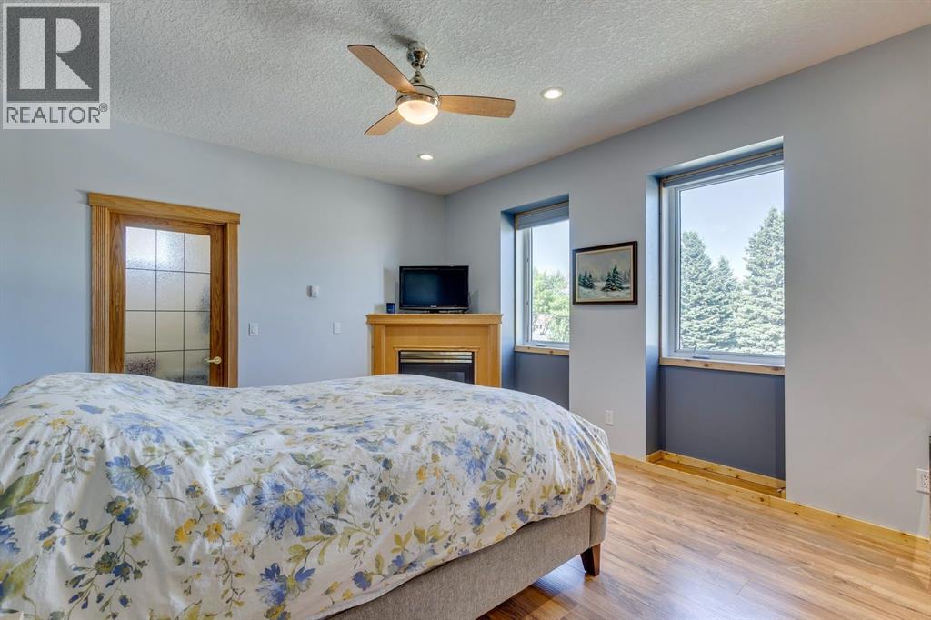Single Family House 4 Level for Sale in  Sackville Drive SW Southwood Calgary 