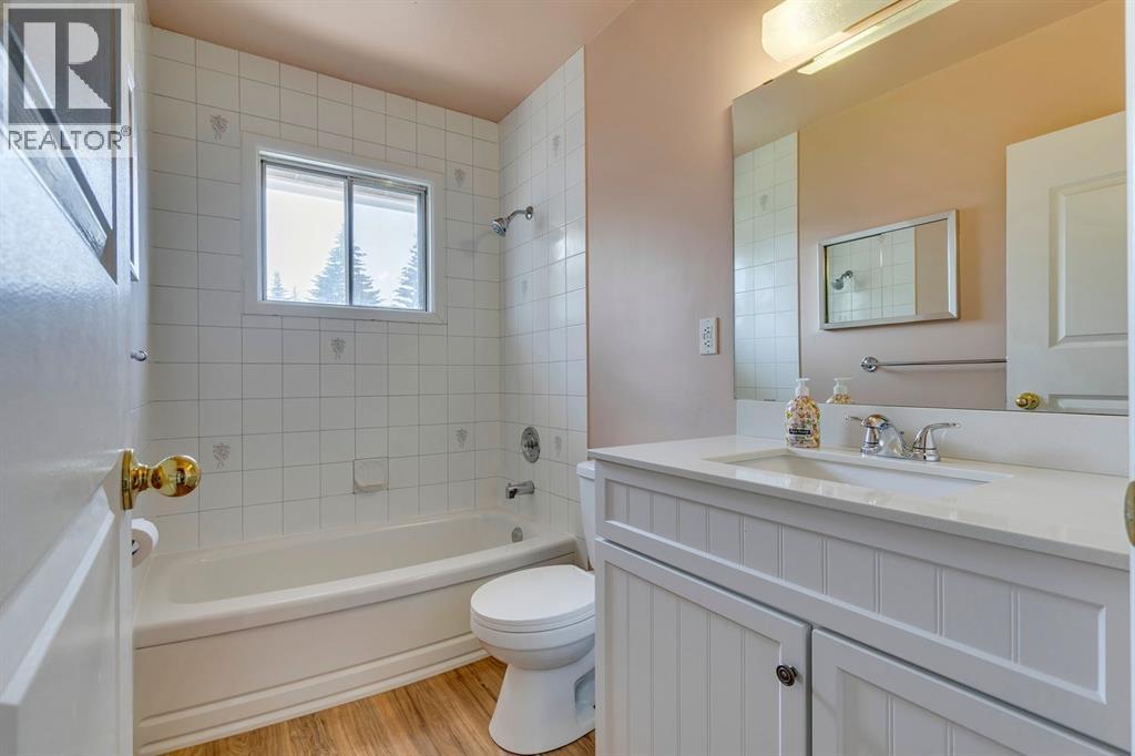 Single Family House 4 Level for Sale in  Sackville Drive SW Southwood Calgary 