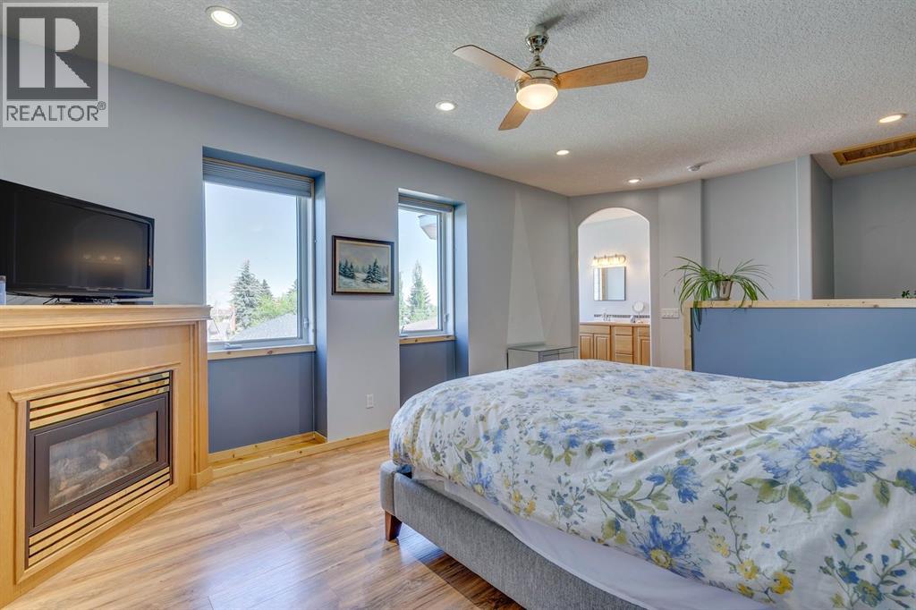 Single Family House 4 Level for Sale in  Sackville Drive SW Southwood Calgary 