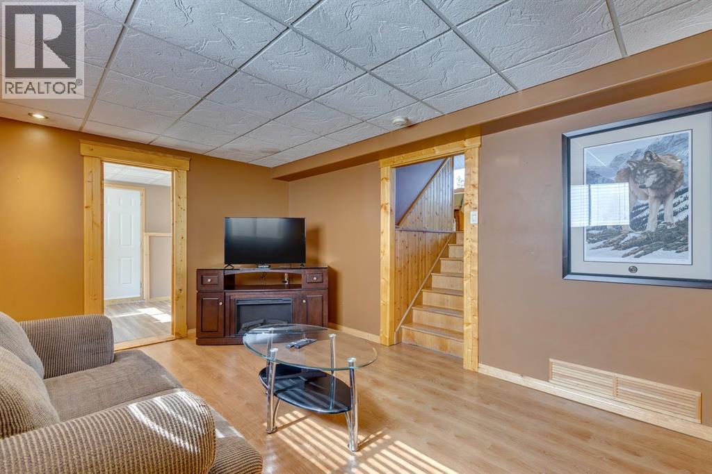 Single Family House 4 Level for Sale in  Sackville Drive SW Southwood Calgary 