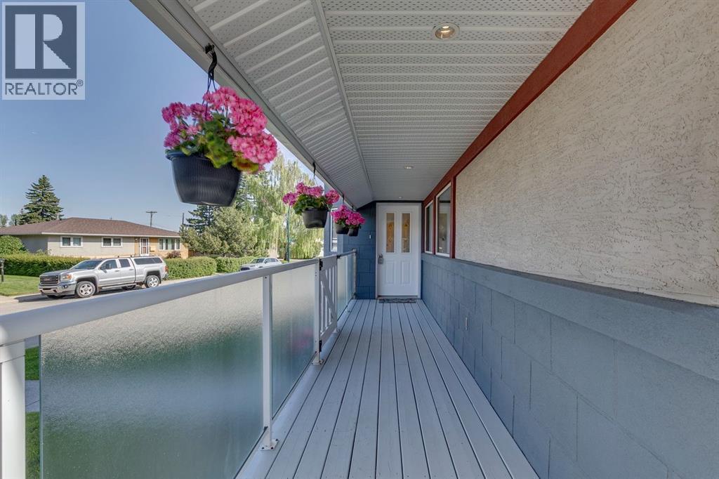 Single Family House 4 Level for Sale in  Sackville Drive SW Southwood Calgary 