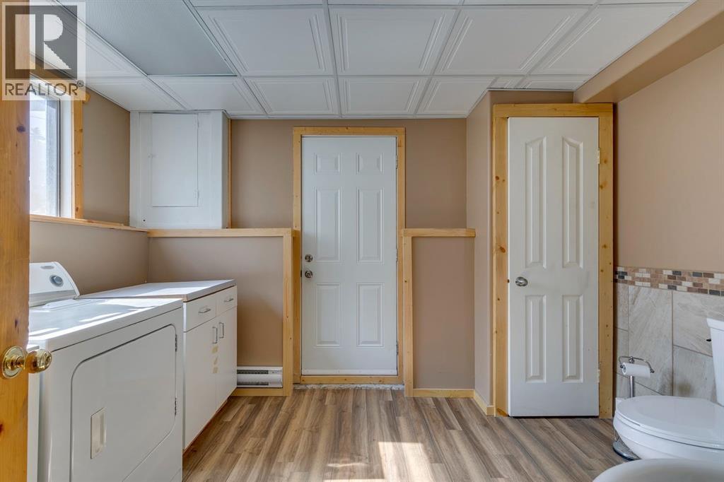 Single Family House 4 Level for Sale in  Sackville Drive SW Southwood Calgary 
