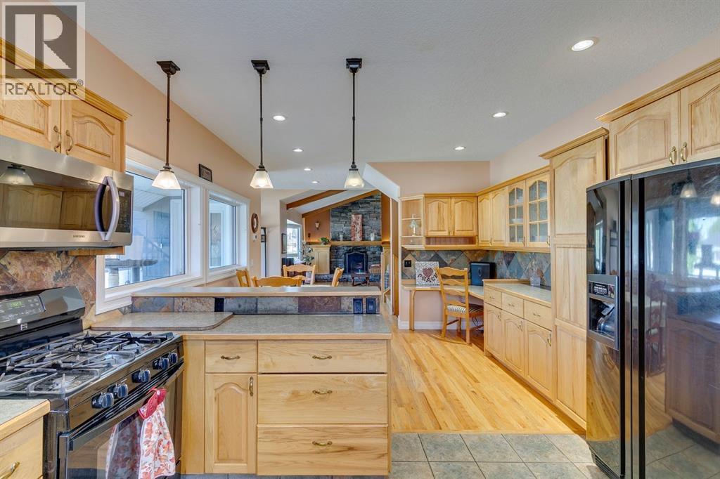 Single Family House 4 Level for Sale in  Sackville Drive SW Southwood Calgary 
