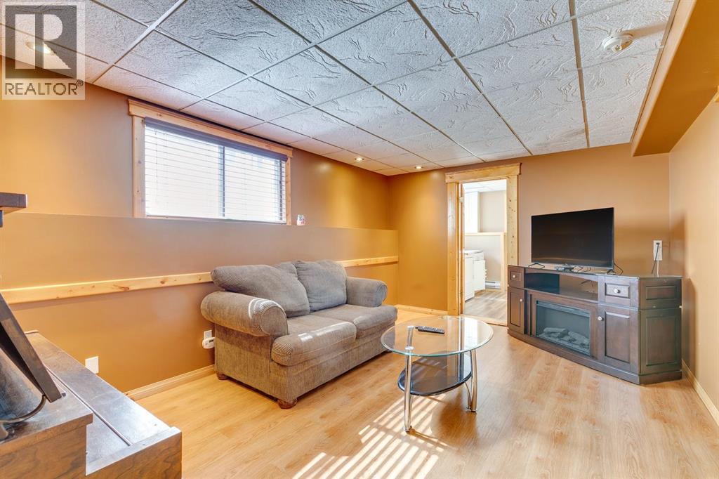 Single Family House 4 Level for Sale in  Sackville Drive SW Southwood Calgary 