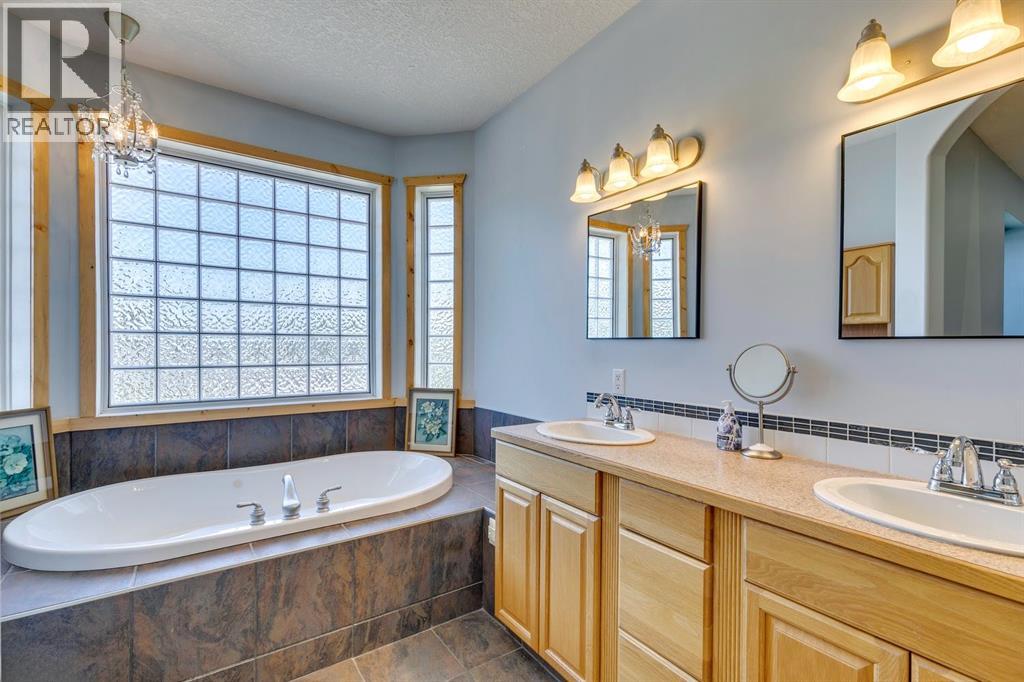 Single Family House 4 Level for Sale in  Sackville Drive SW Southwood Calgary 