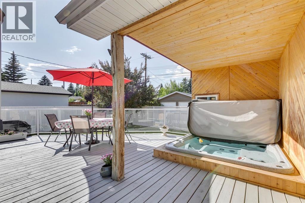 Single Family House 4 Level for Sale in  Sackville Drive SW Southwood Calgary 