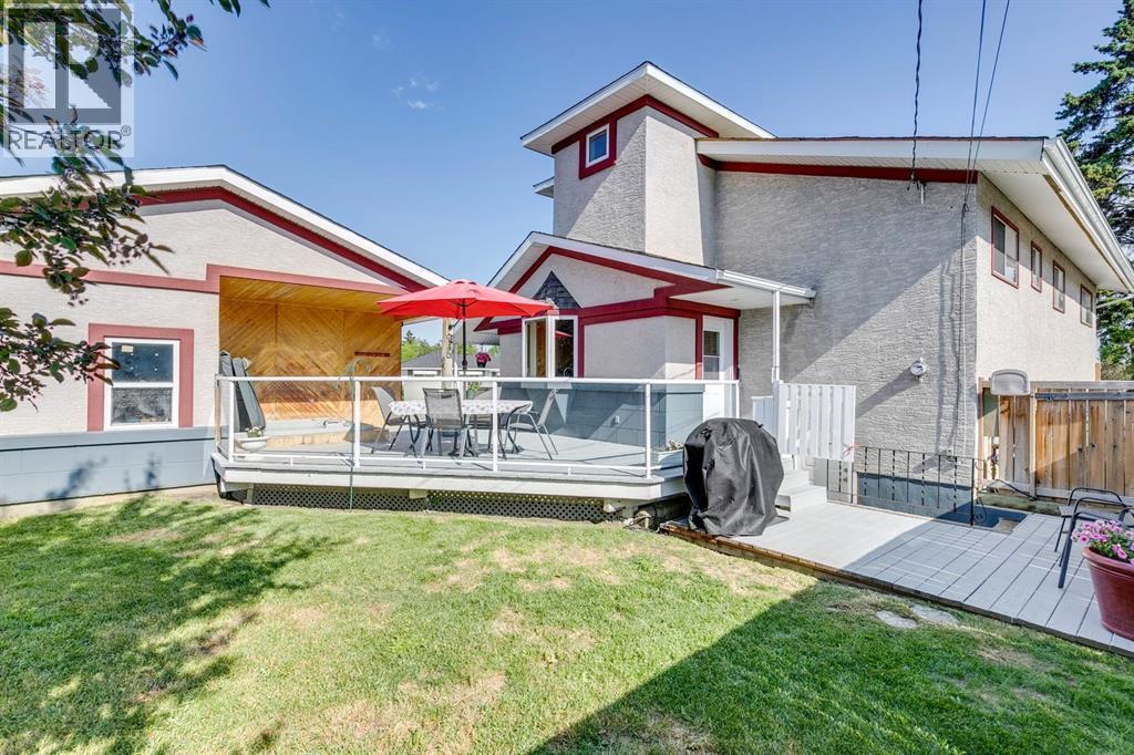 Single Family House 4 Level for Sale in  Sackville Drive SW Southwood Calgary 