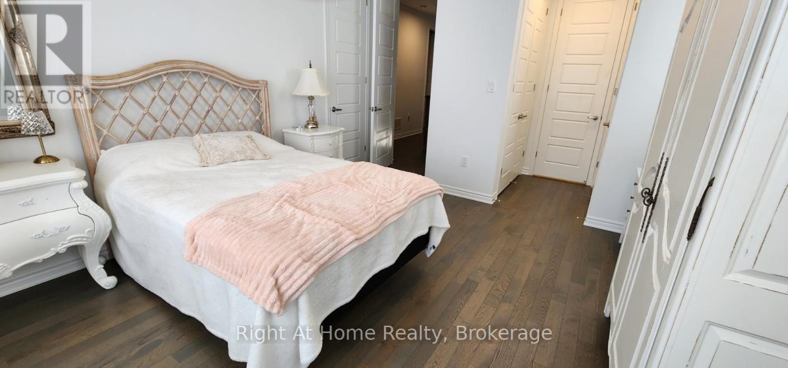Photo 9 of 1242 Wheat Boom Drive, Oakville ON