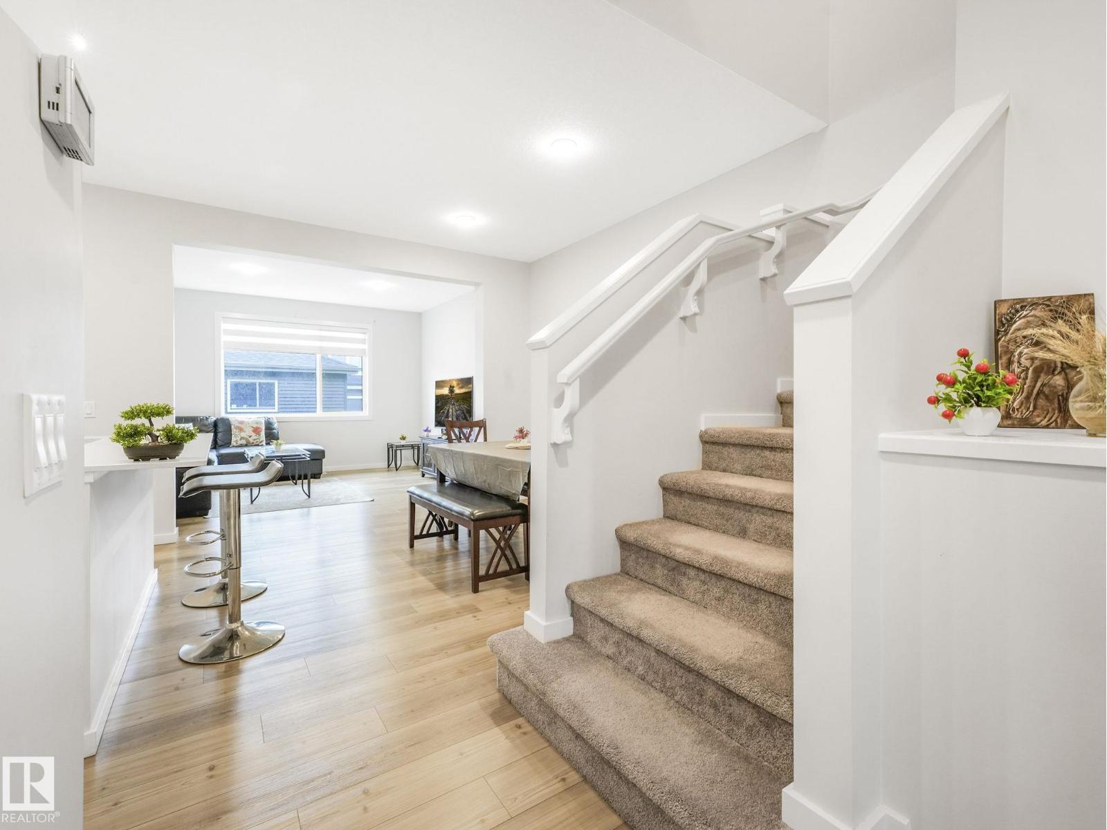 Photo 11 of 22671 81 Av Nw Nw, Edmonton AB
