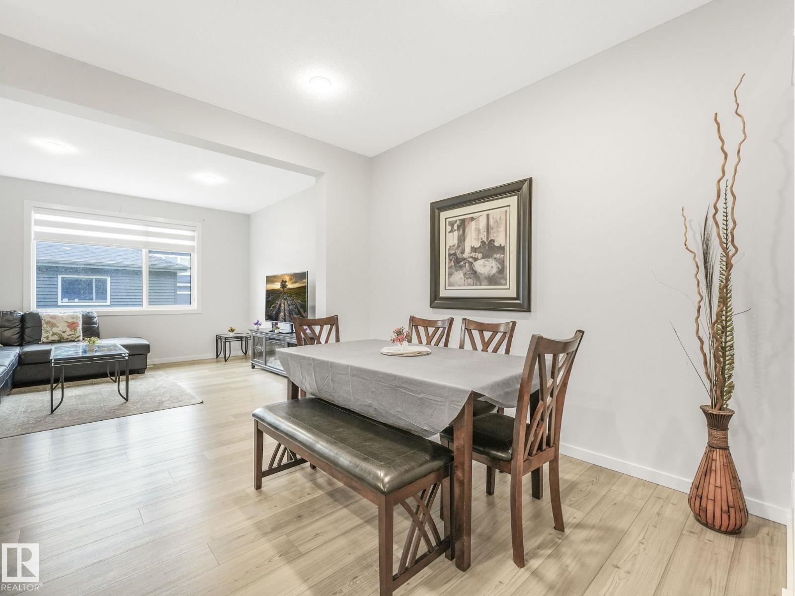 Photo 17 of 22671 81 Av Nw Nw, Edmonton AB