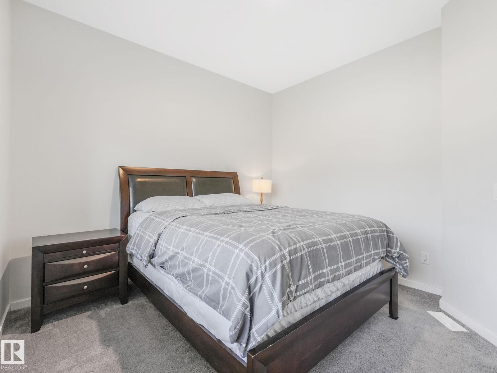 Photo 22 of 22671 81 Av Nw Nw, Edmonton AB