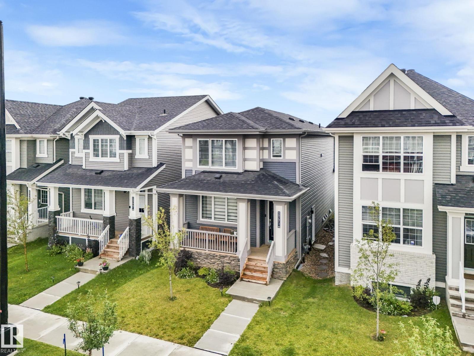 Photo 3 of 22671 81 Av Nw Nw, Edmonton AB