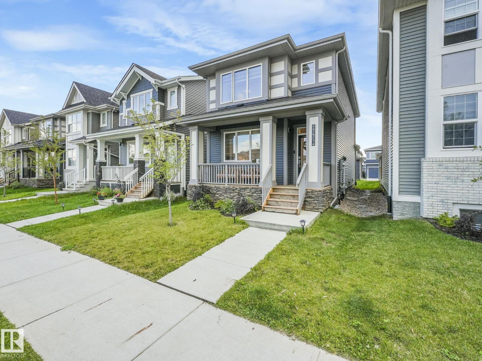 Photo 4 of 22671 81 Av Nw Nw, Edmonton AB