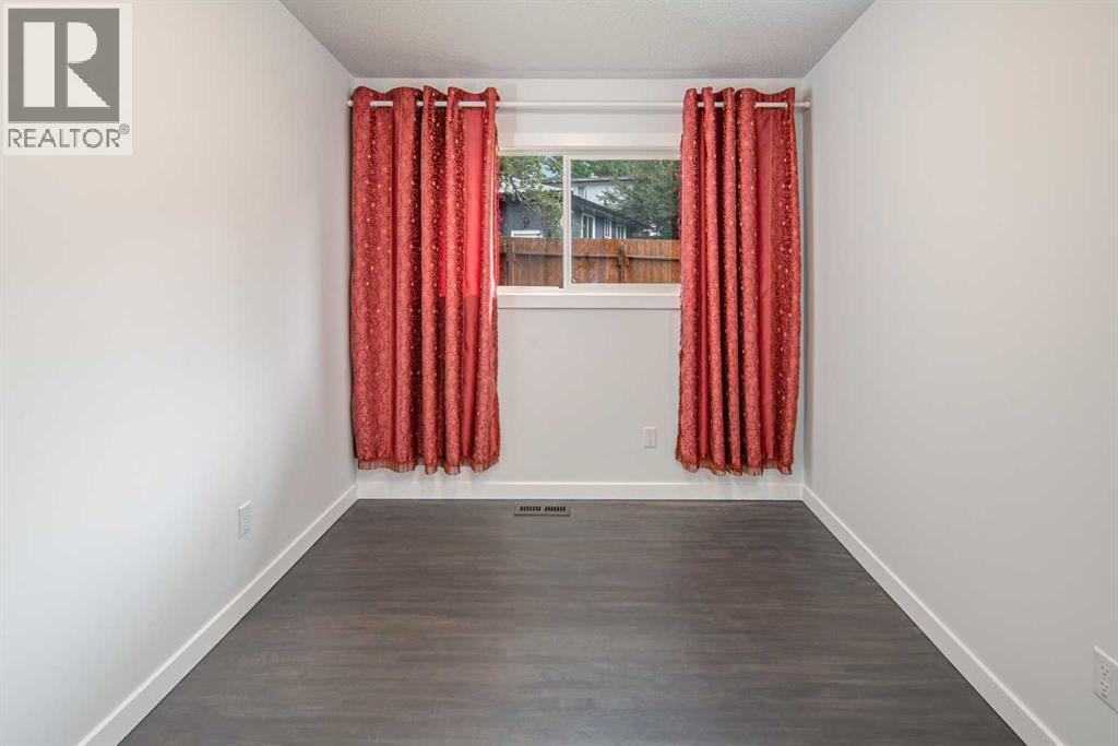 Single Family House Bungalow for Sale in  Dalton Drive NW Dalhousie Calgary 