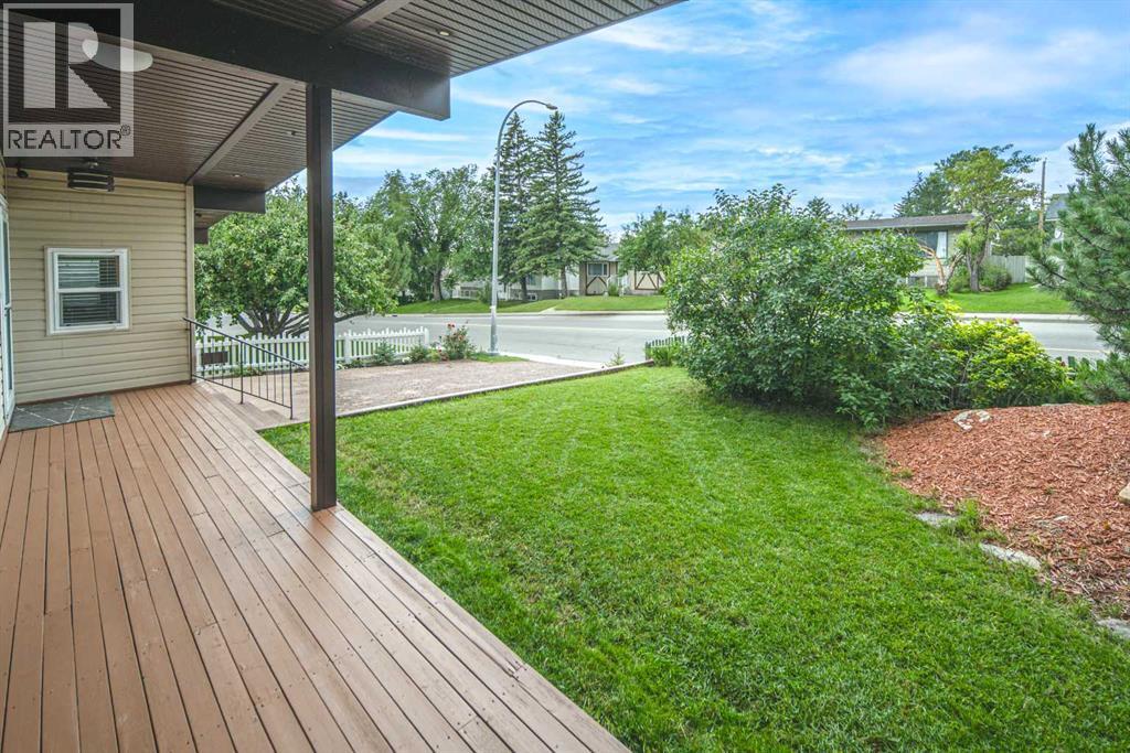 Single Family House Bungalow for Sale in  Dalton Drive NW Dalhousie Calgary 