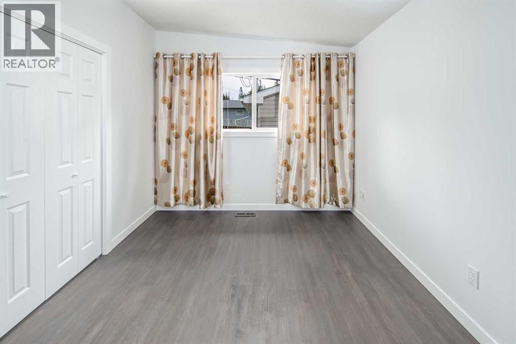 Single Family House Bungalow for Sale in  Dalton Drive NW Dalhousie Calgary 