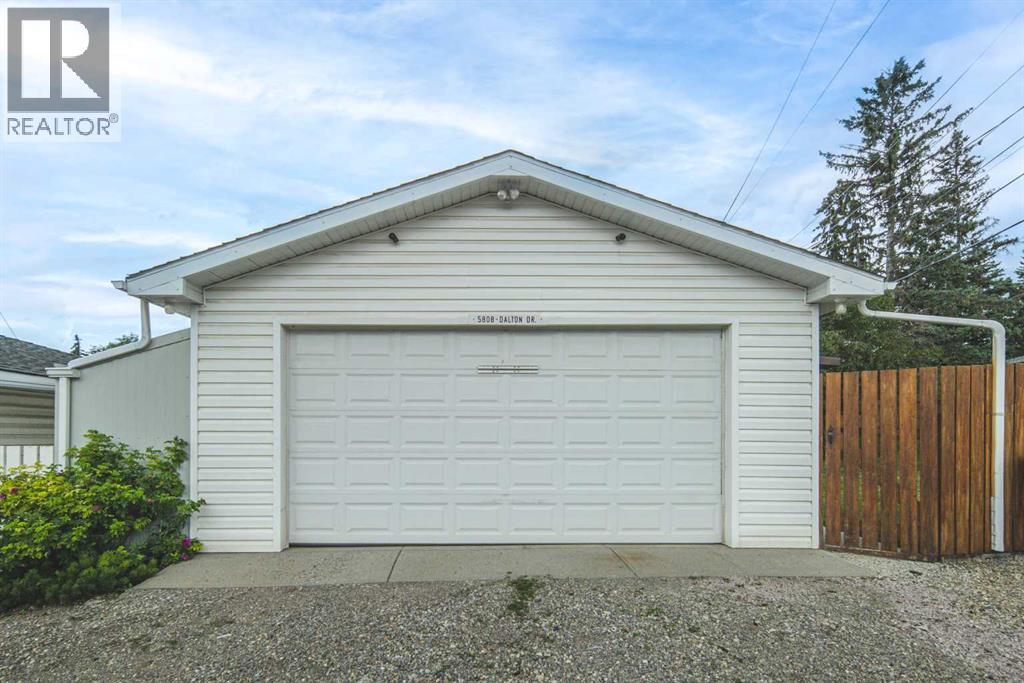 Single Family House Bungalow for Sale in  Dalton Drive NW Dalhousie Calgary 