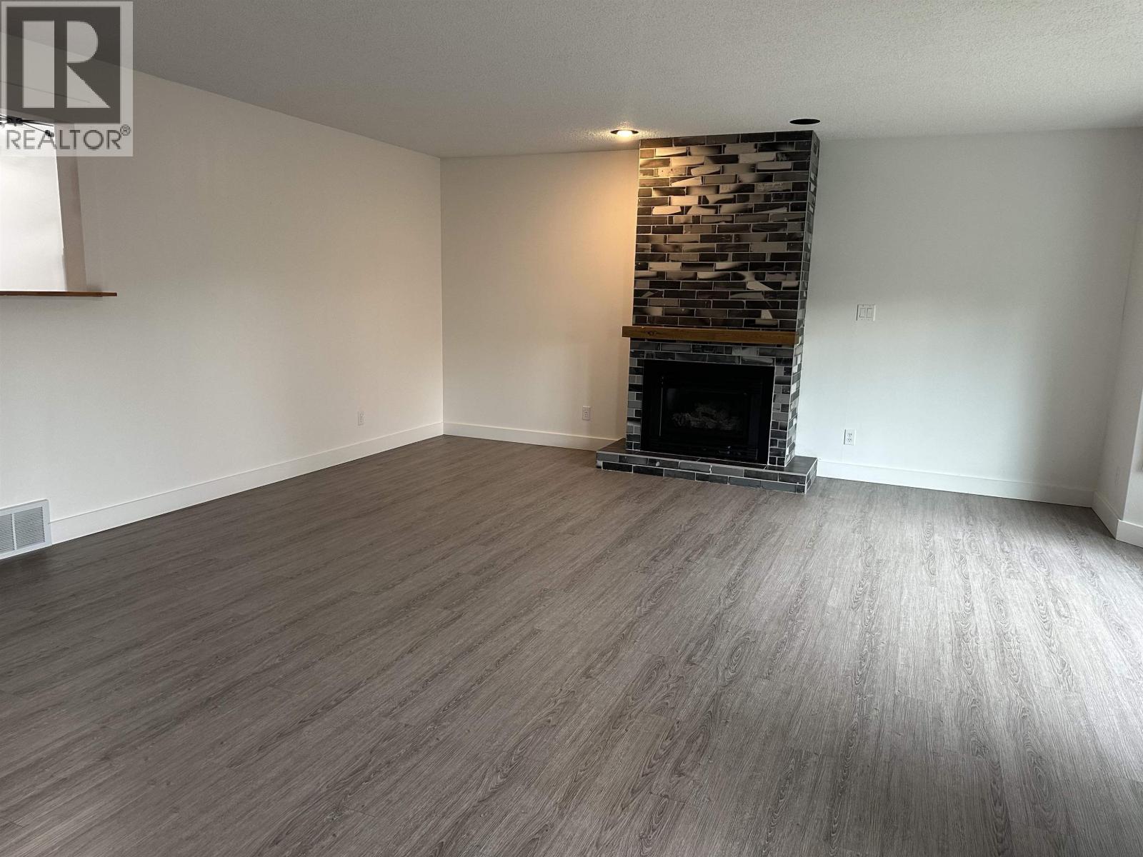 Photo 7 of 9917 115 Avenue, Fort St John BC